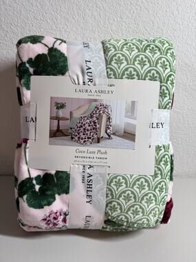 NEW Laura Ashley Coco Luxe Plush Reversible Throw 60" x70" Pink Green Floral